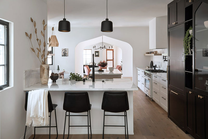 洛杉矶黑白相间的都铎式住宅-6