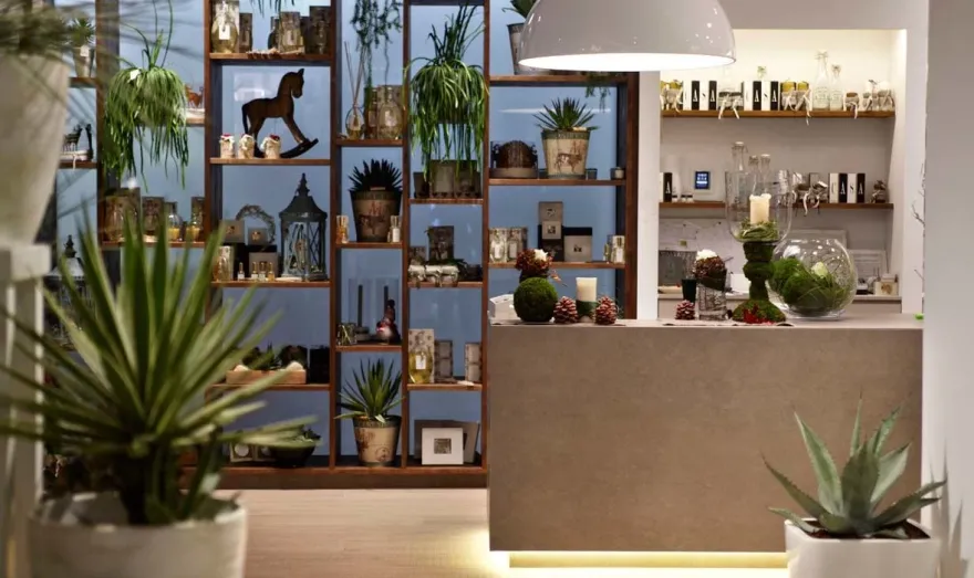 意大利 Zubini 花店,绿色建筑与家居美学的融合-14