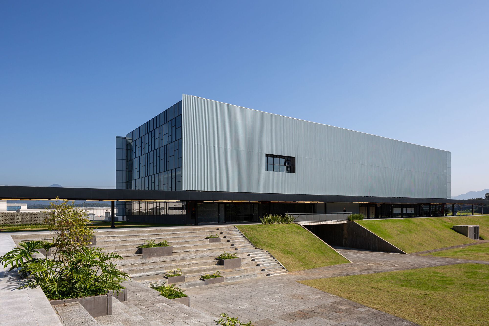 巴西 Joinville 科技园的绿色智能建筑设计-1