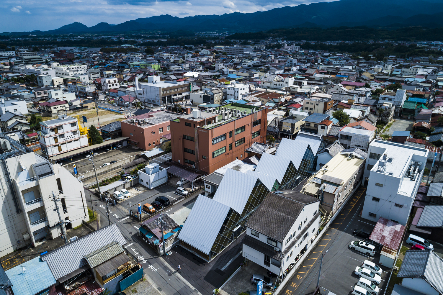 日本 Tomioka 商会大厦 · 传统与未来的交融-18