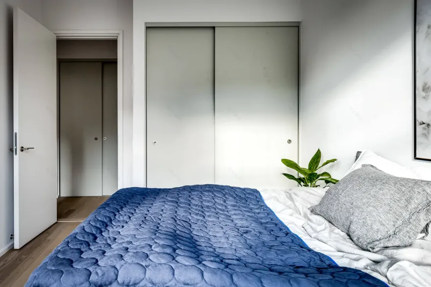 瑞典顶层阳光公寓 | 以天顶窗为亮点的完美家庭空间-12