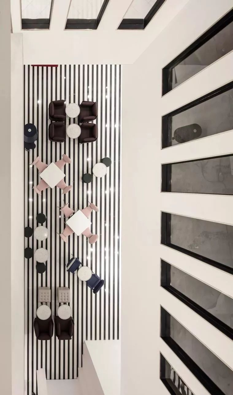 在这个令人惊叹的童话城堡办公室，我愿意天天加班！-55