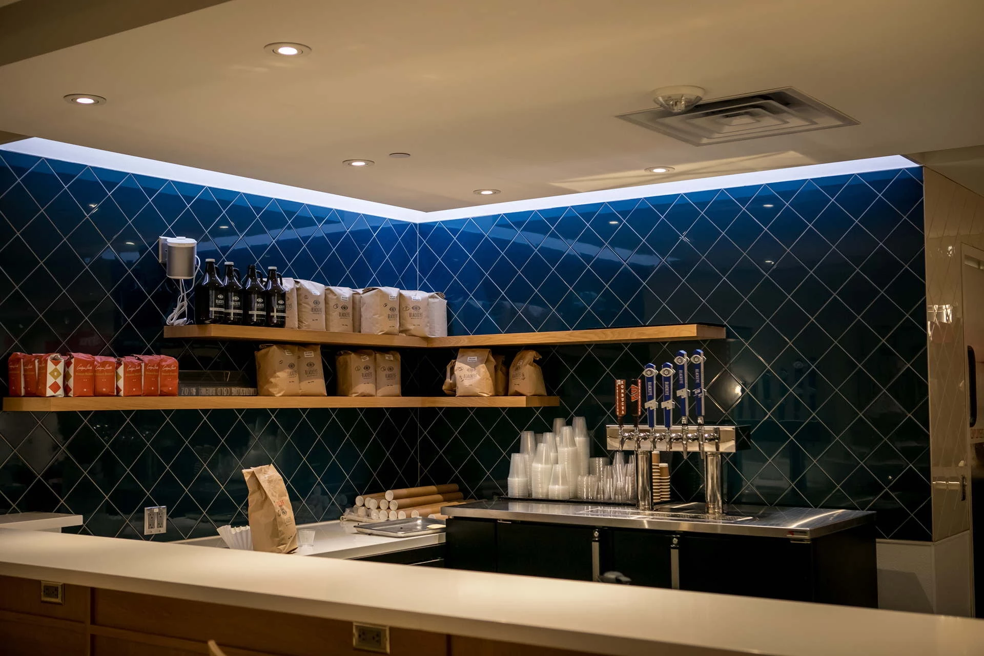 Cardigan Donuts 餐厅设计丨美国明尼阿波利斯丨Mosa-12