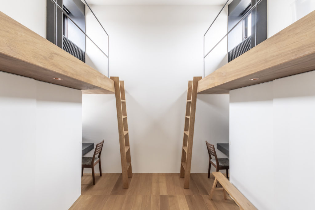 シックで落ち着きのある住空間建築と自然の力で生きる力が高まる | Style of Life | 100%LiFE-15