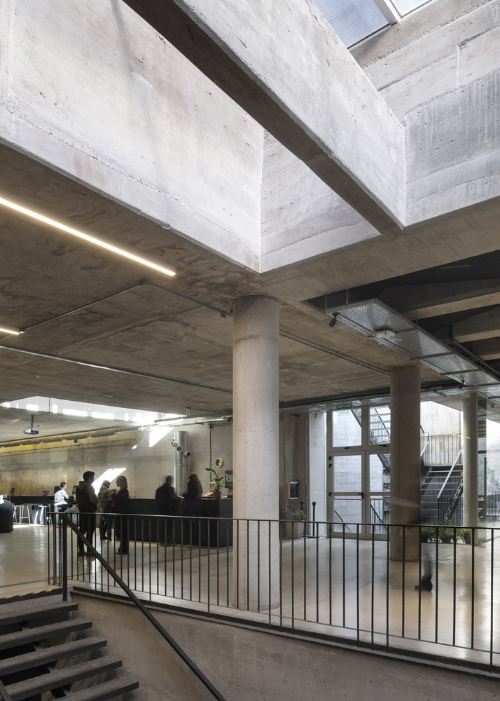 阿根廷建筑师协会总部 · 混凝土与绿意的共生-70