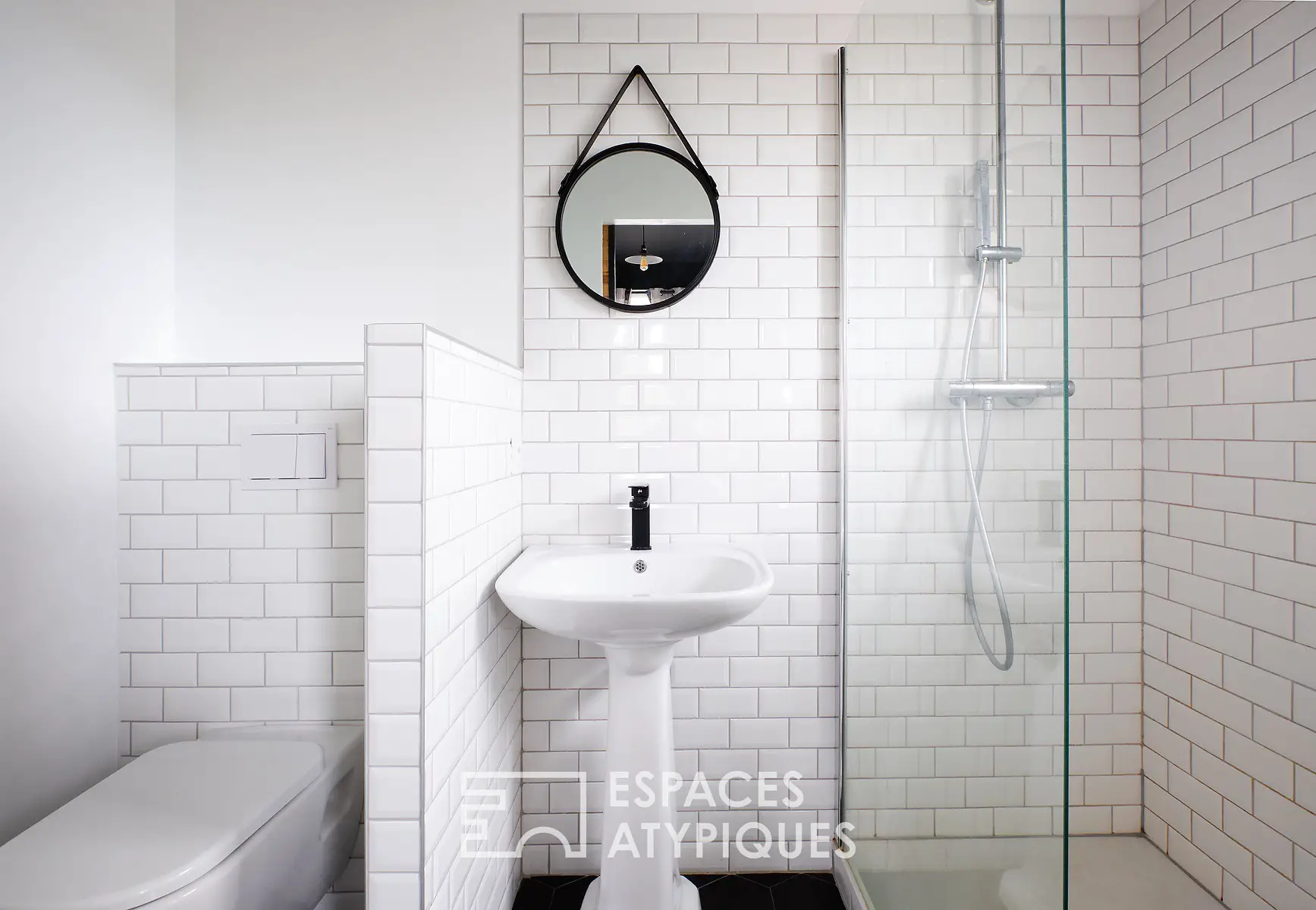 西班牙巴斯克海岸 | 焕新复古冲浪风格家庭住宅-9