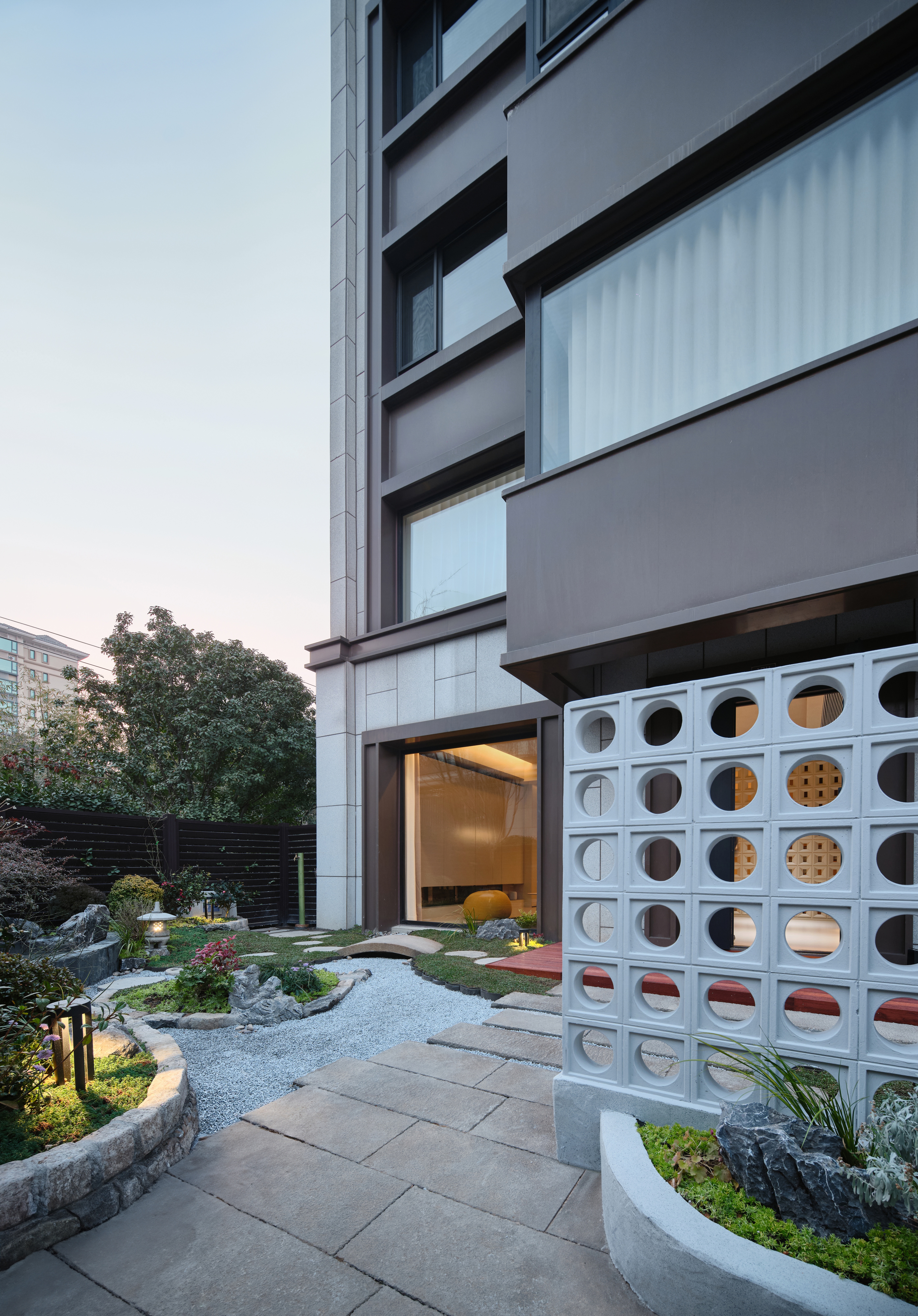 300㎡解构主义空间，建筑系海归独居男的精神自留地-1