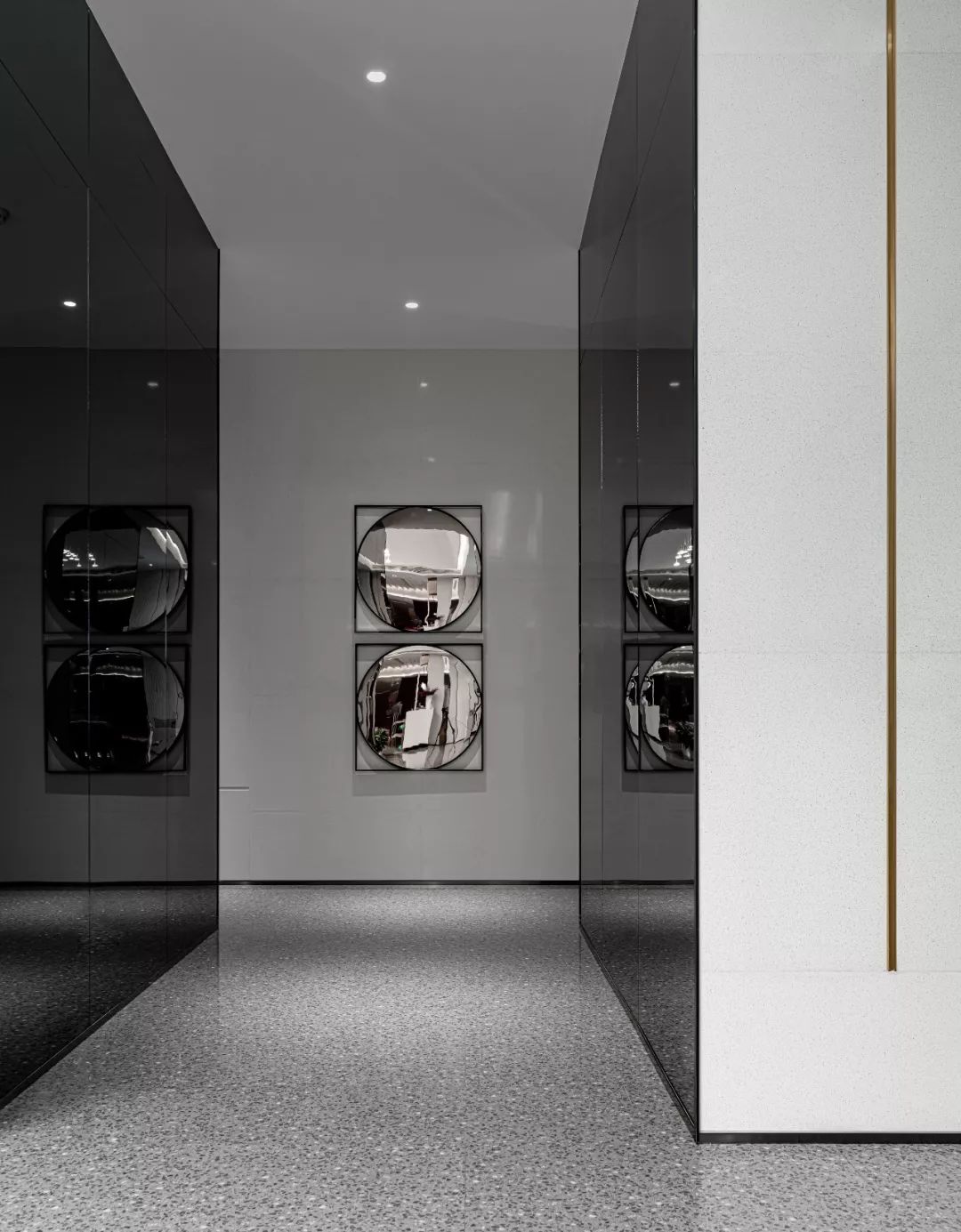 江旅都市方舟营销中心 | 红灰碰撞的年轻活力空间-17