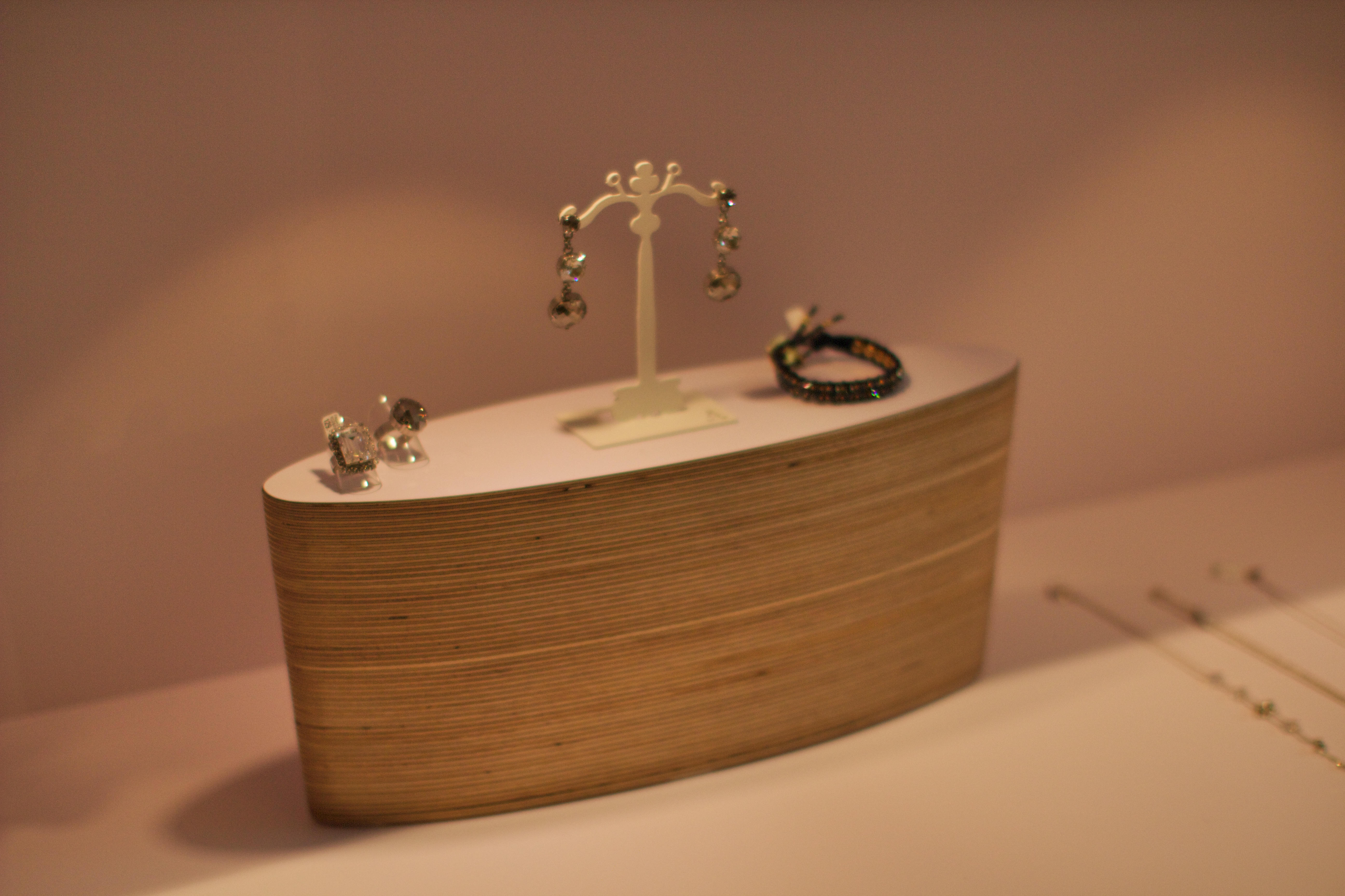 瑞士阿尔莫格珠宝店 | 沉船寻宝的室内设计-41