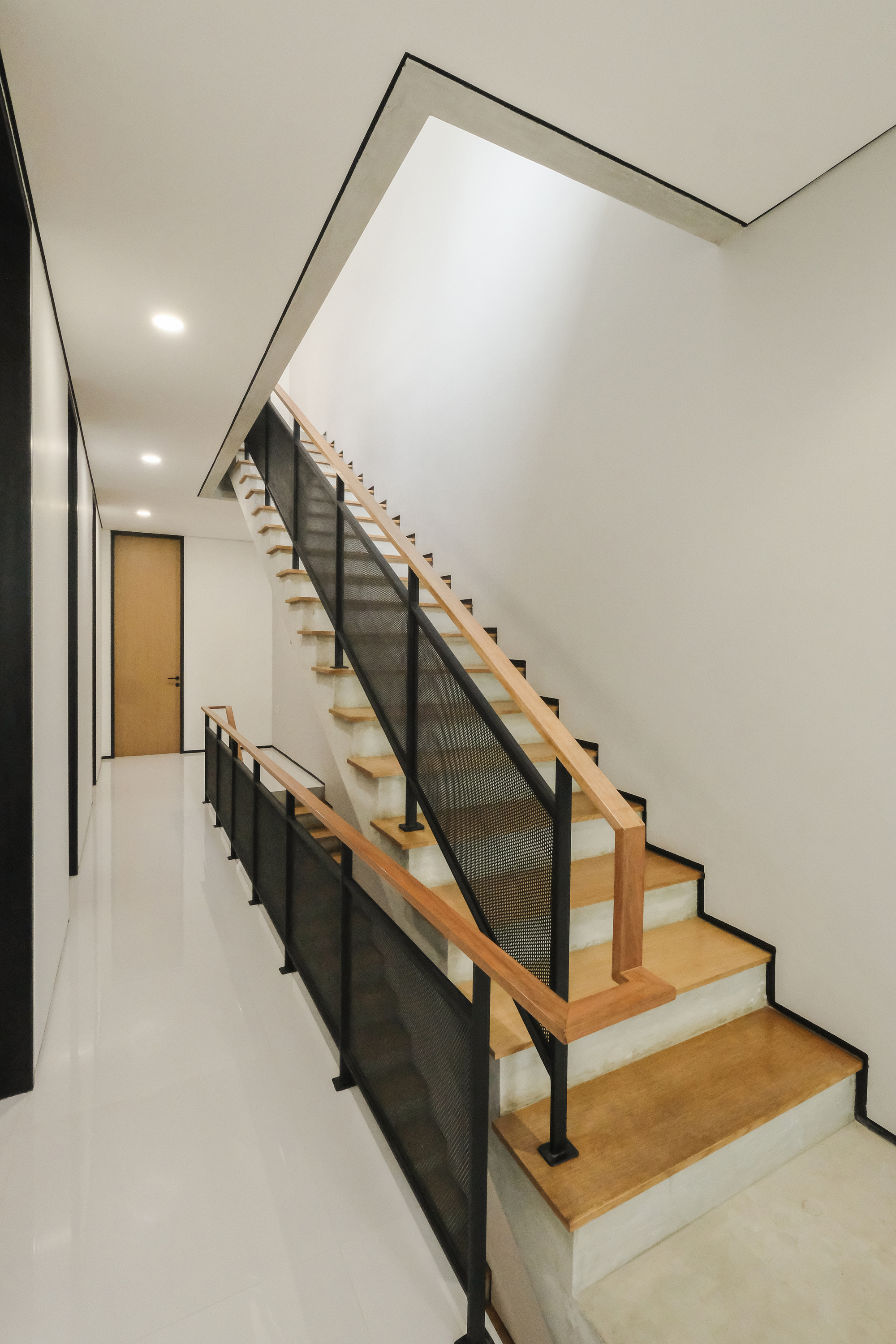 Ambivert House / TRST Architect-17