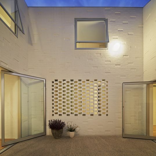 悉尼年轻家庭的简约内城庭院住宅丨澳大利亚悉尼丨Bennett and Trimble Architects-30