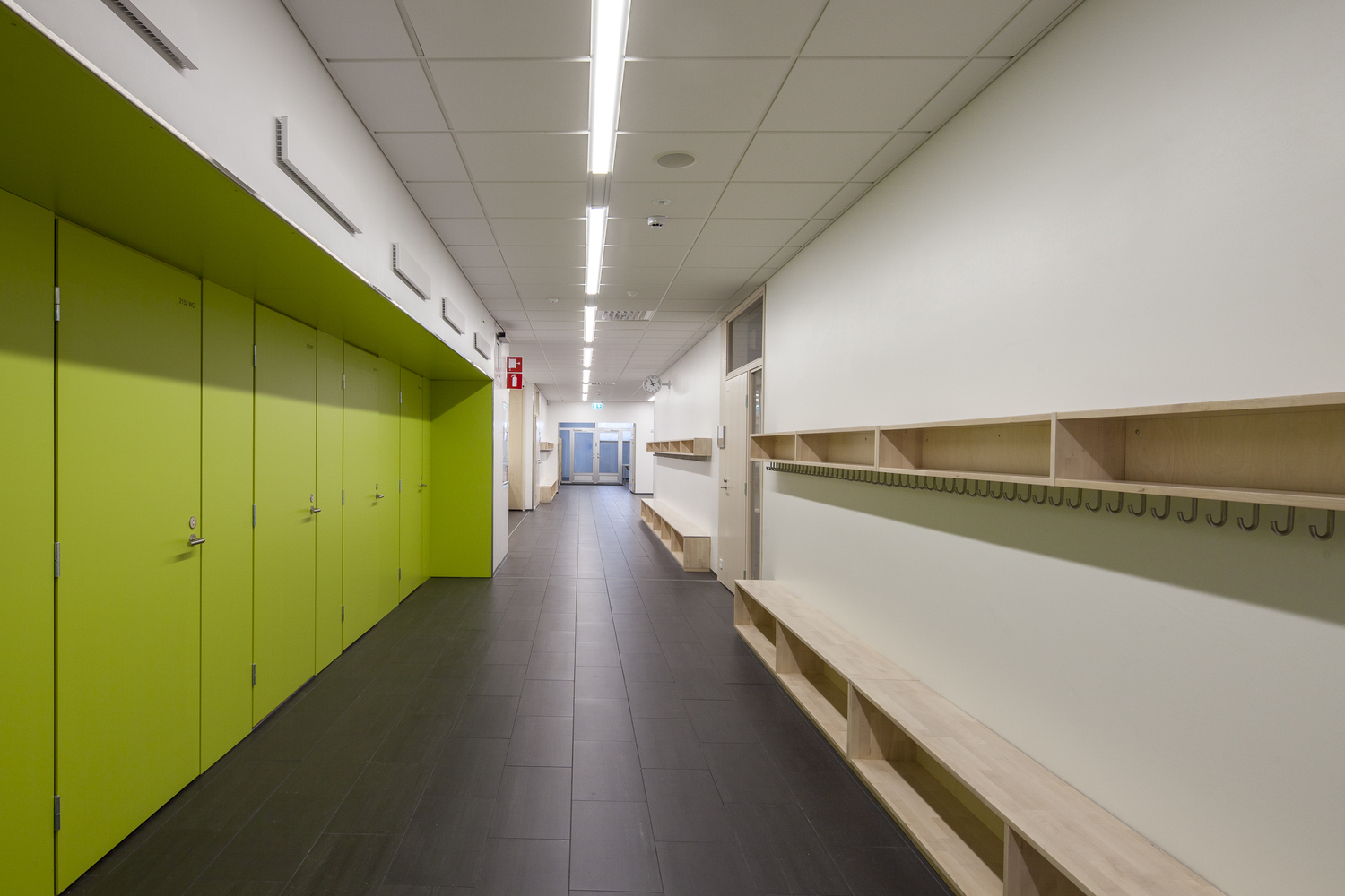 芬兰 Lehtikangas 学校、图书馆和幼儿园的多功能设计-47