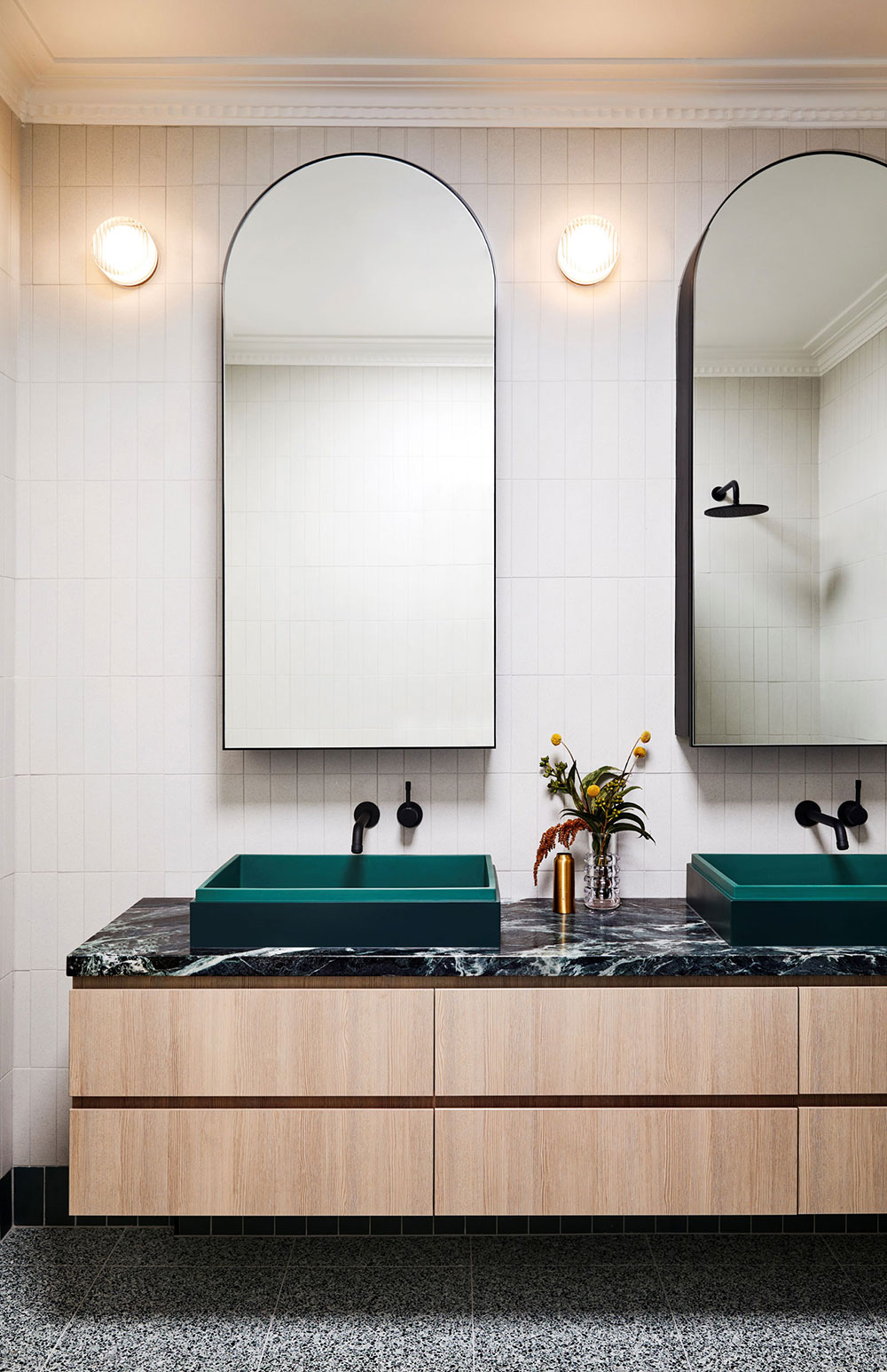 墨尔本色彩斑斓的 30 年代房屋现代改造-23