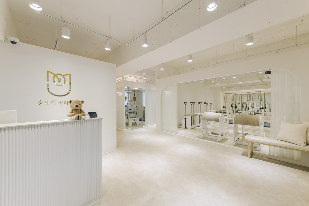 白色调的极简设计，韩国 Pilates 学院室内设计欣赏-2