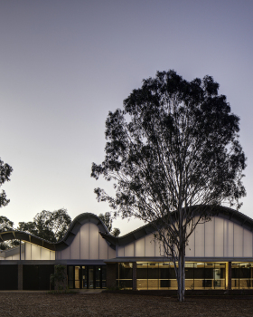 Woodcroft Neighbourhood Centre  / Carter Williamson Architects