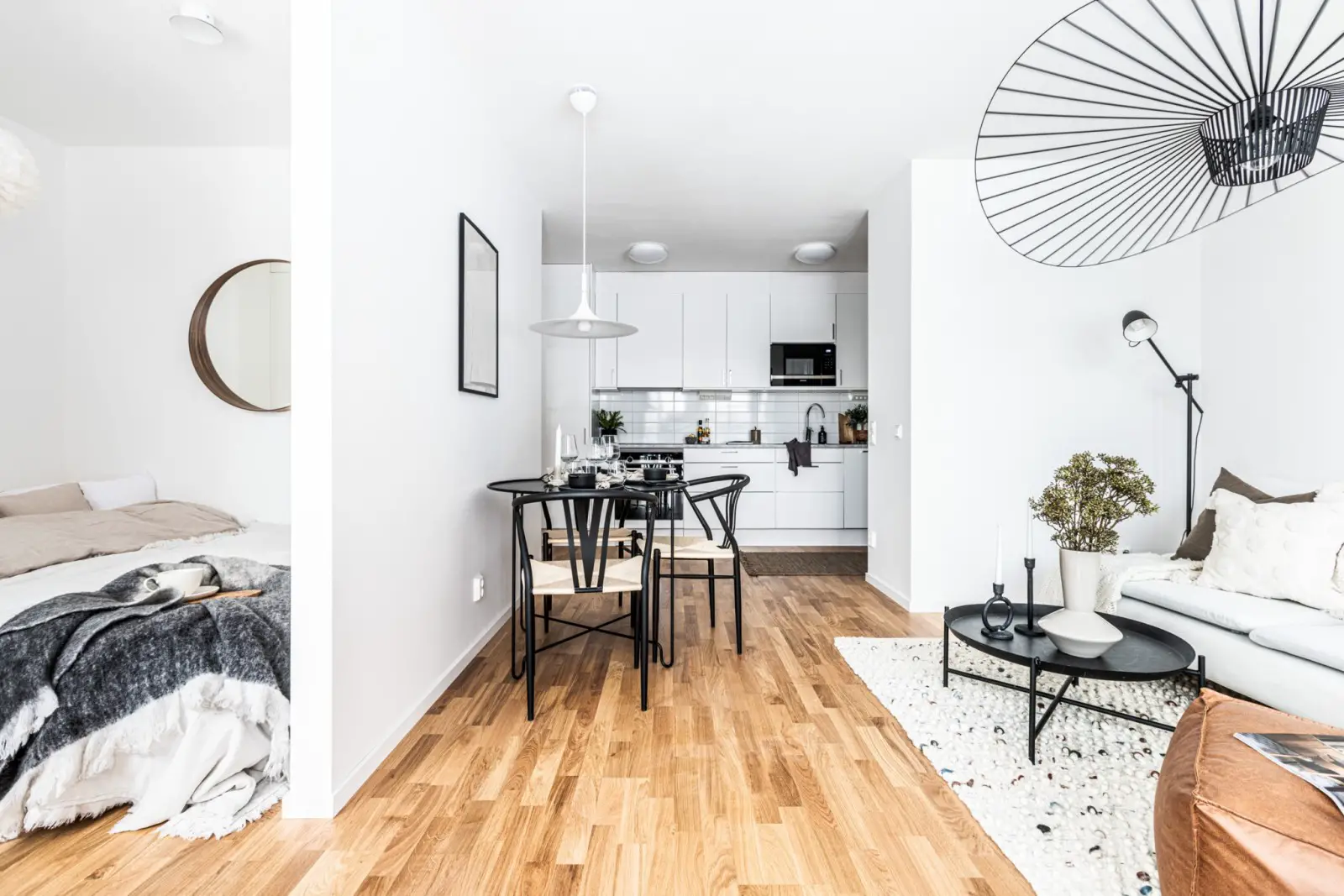 瑞典 34m2 精致黑白工作室,空间布局与设计细节的完美结合-7