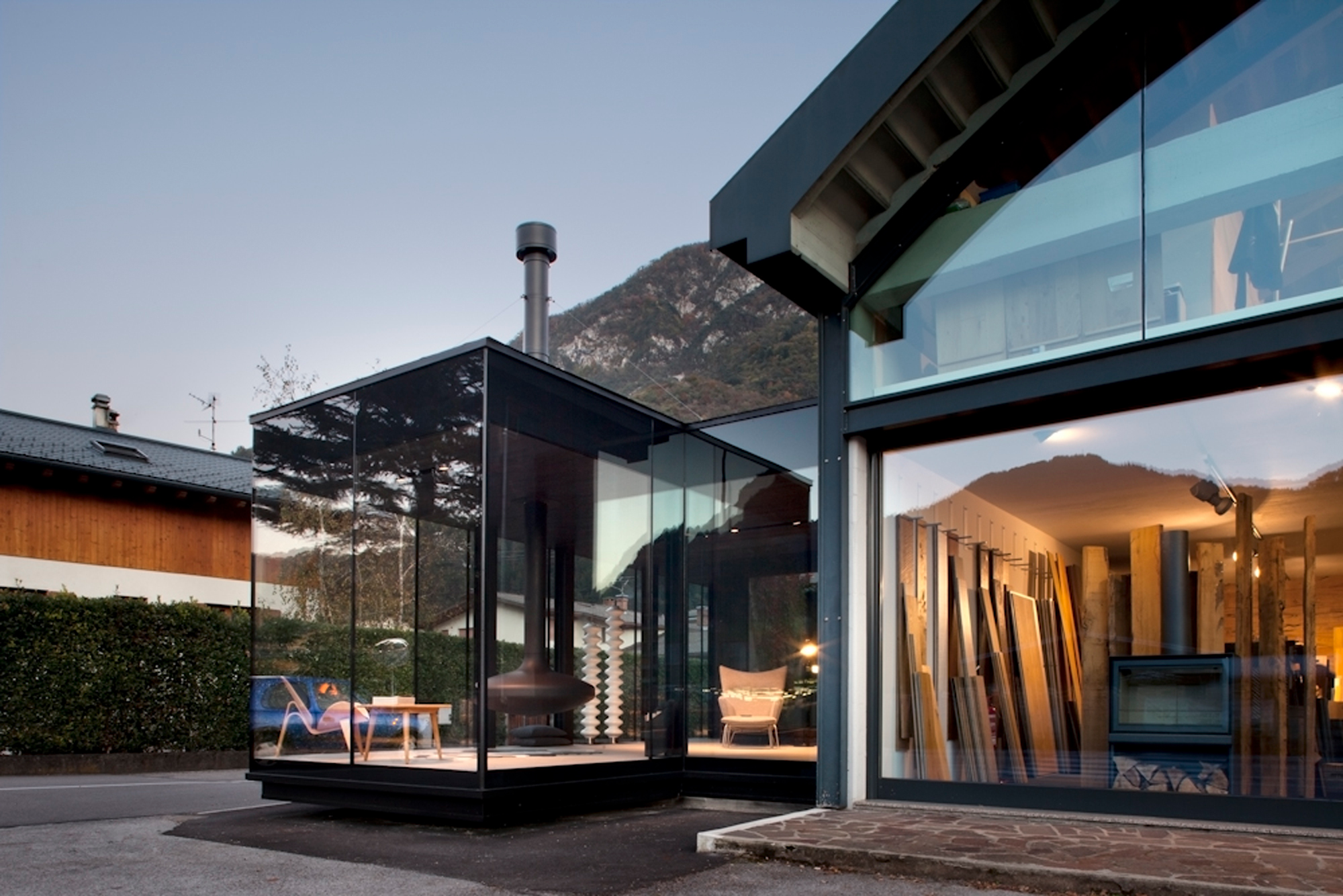 玻璃之屋 · 木质壁炉展示空间的扩建与创新-17