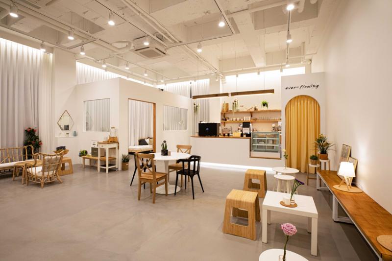 极简 25 坪咖啡厅，打造温馨 white tone 空间-2