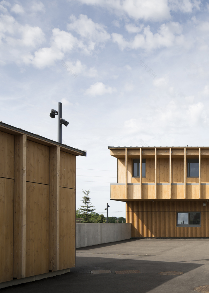 法国诺曼底小村庄的木结构学校建筑设计-34