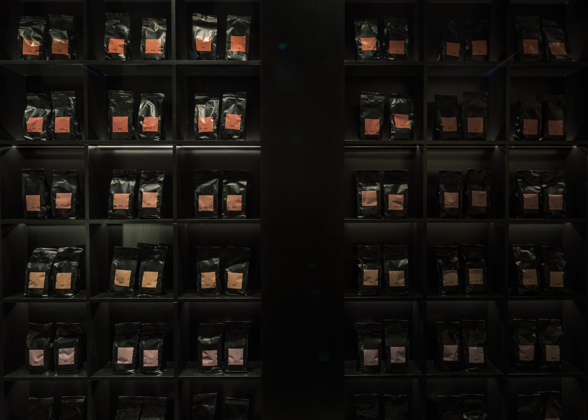 黑色处理,品尝室丨Yiannis Pouspourikas Design Studio-9