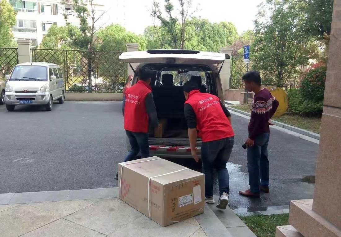 
上海浦东新区康桥路明装暖气片安装效果图 -4