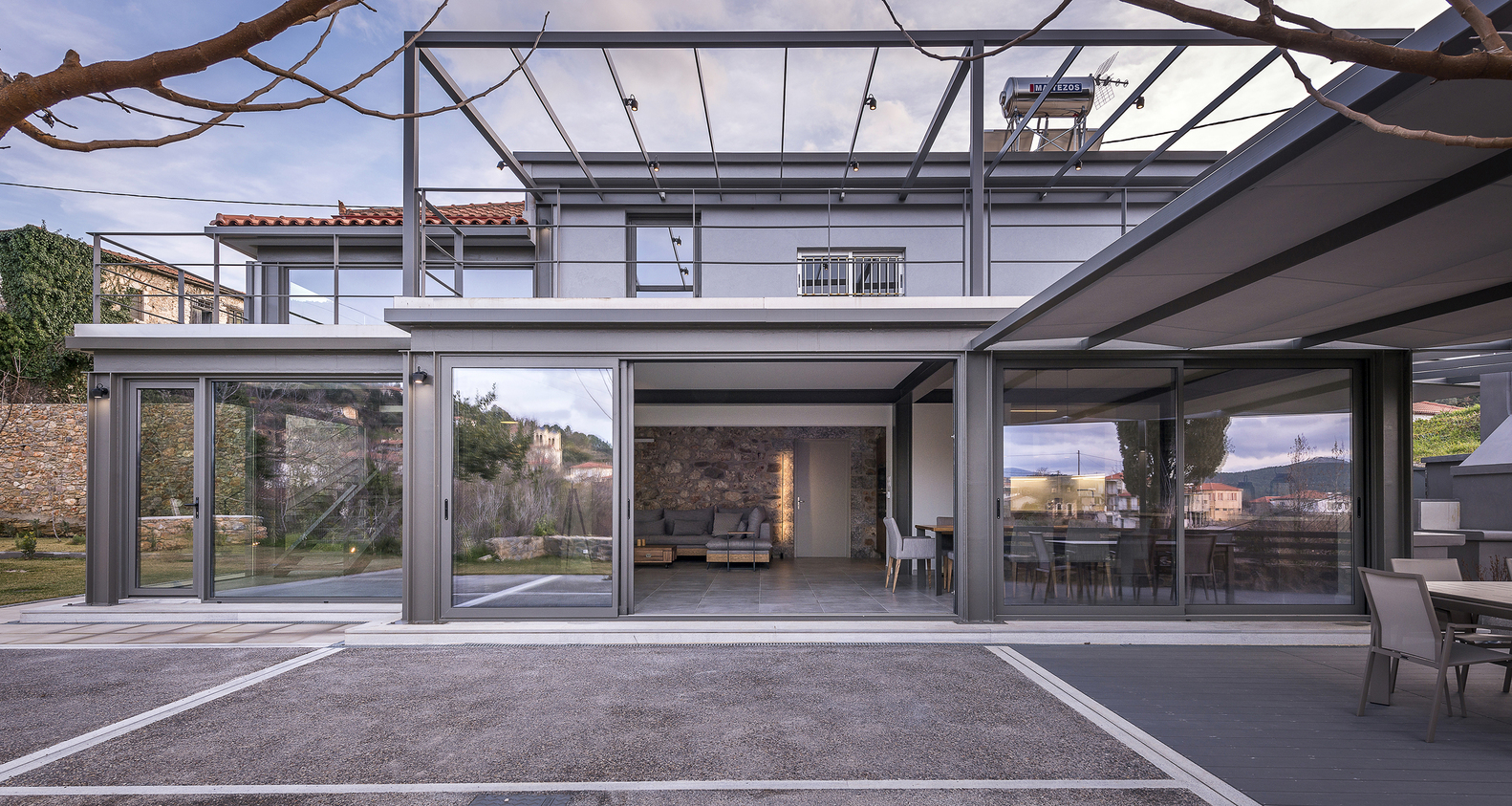 希腊山间住宅的现代钢结构玻璃延伸-7