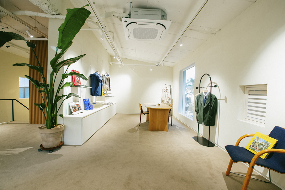 首尔白色与原木高级男装店 尽显简约魅力-7