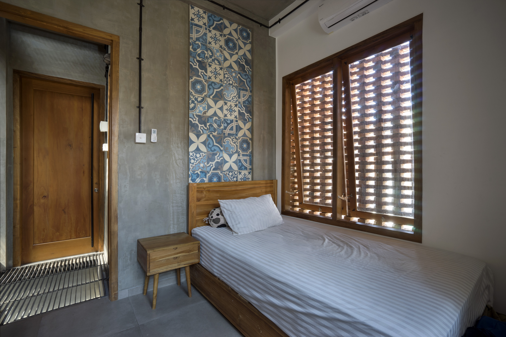 Permeable Junction Boarding House / Andyrahman Architect-29