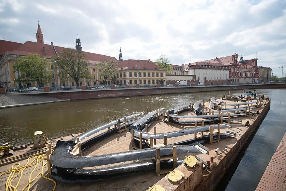 波兰弗罗茨瓦夫市 NAWA 公共雕塑 | 创新结构与环境的完美融合-39