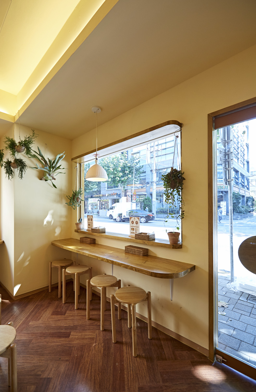 萌趣概念的白色&木质餐厅设计-9