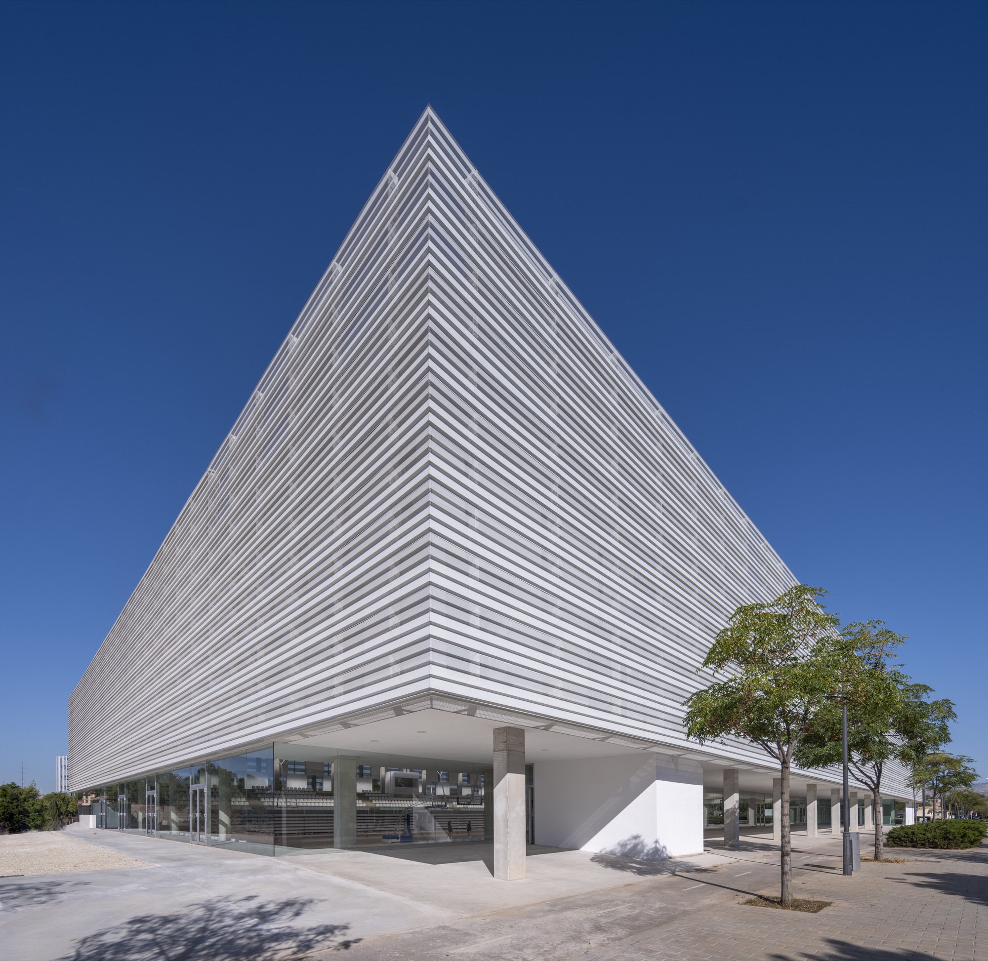 Municipal Sports Pavilion of San Vicente del Raspeig / MCEA | Arquitectura + NAOS 04 ARQUITECTOS-38