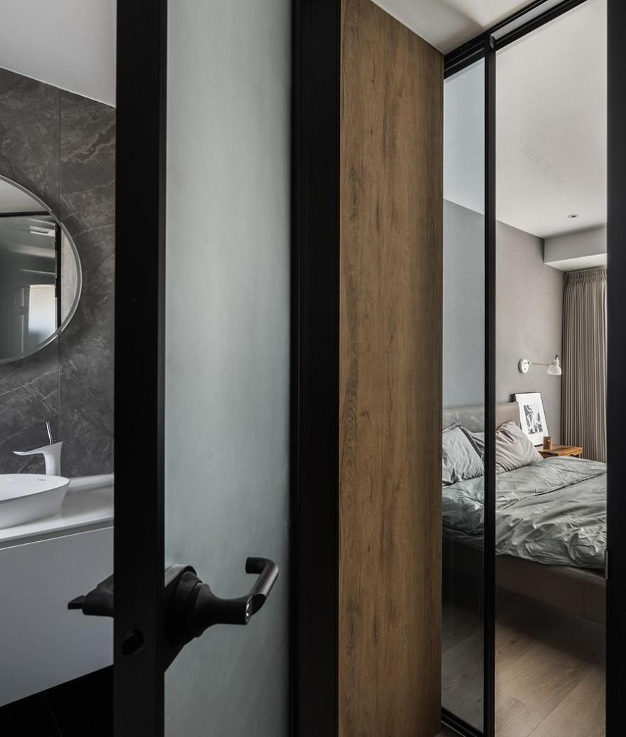 135㎡简约两居,真皮沙发与工业风茶几的完美融合-38