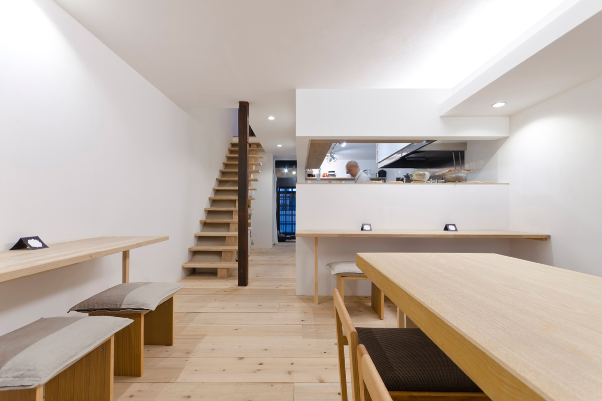 京都 AWOMB 空间 | 简约设计与旧建筑的完美融合-5