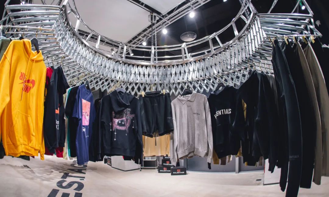 SOLESTAGE 运动潮牌深圳店设计丨中国深圳-4