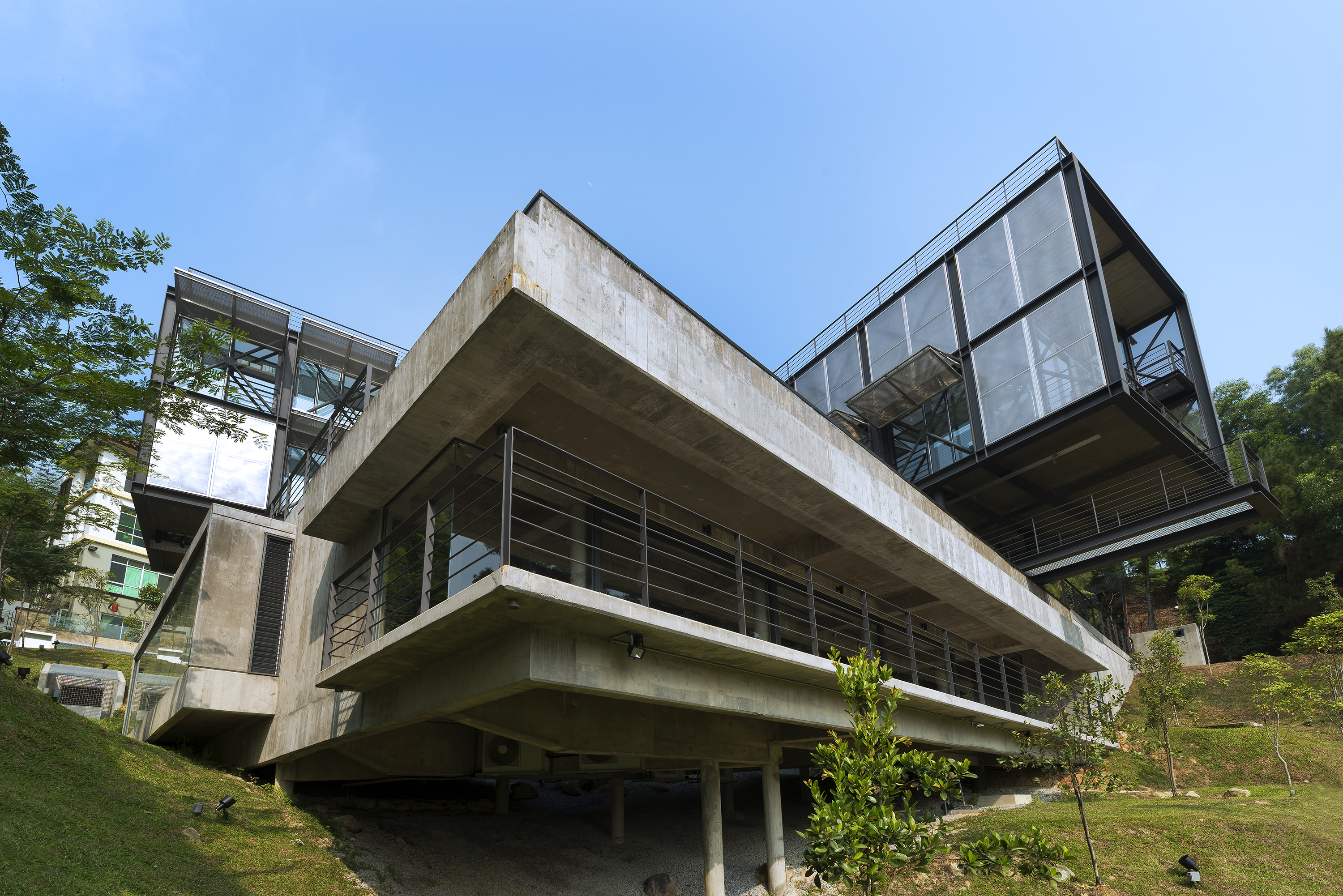 Cantilever House | Design Unit Sdn Bhd-28