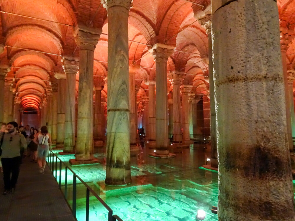 イスタンブールの地下宮殿(伊斯坦布尔的地下宫殿)丨不明-58