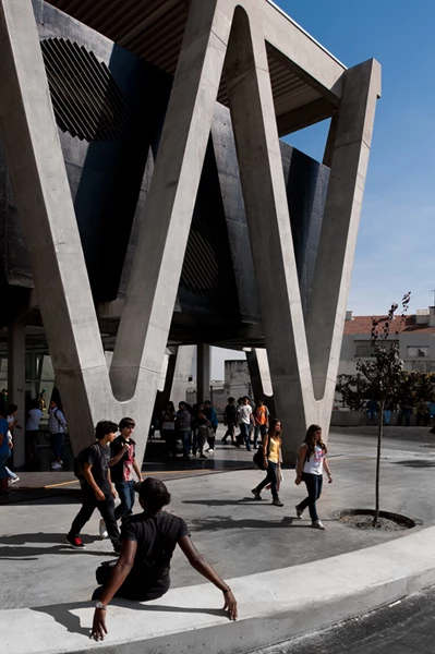 葡萄牙 Emídio Navarro 中学现代改造，室内设计焕新-19