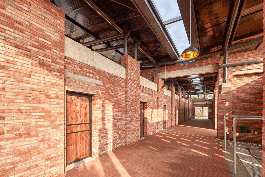 砖叠马场 & 成都达根斯马术俱乐部 / 成都万华-32