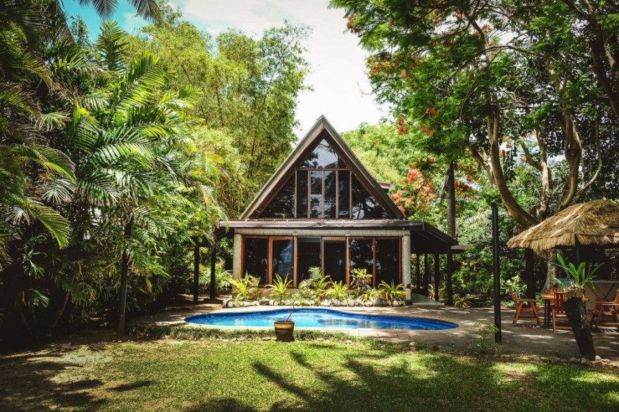 斐济五星级豪华度假酒店,现代斐济风格的海滨别墅-0