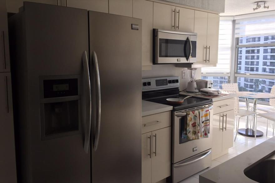 现代舒适公寓设计,木质元素打造温馨家居-7