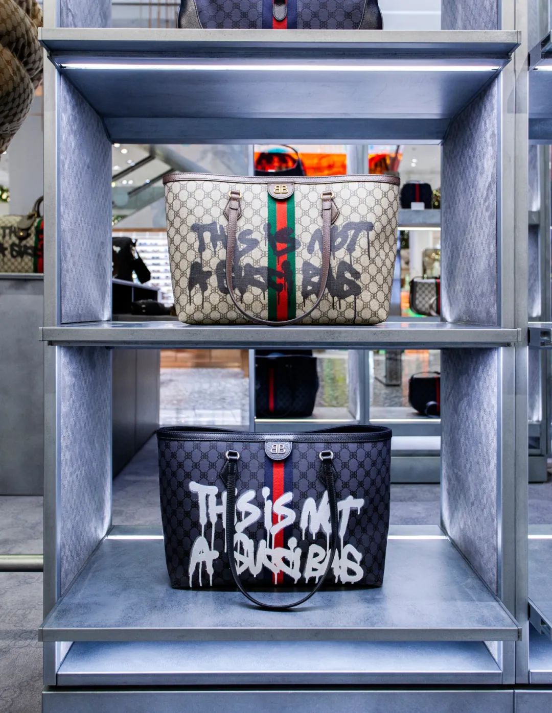 BALENCIAGA 最新快闪店设计-21