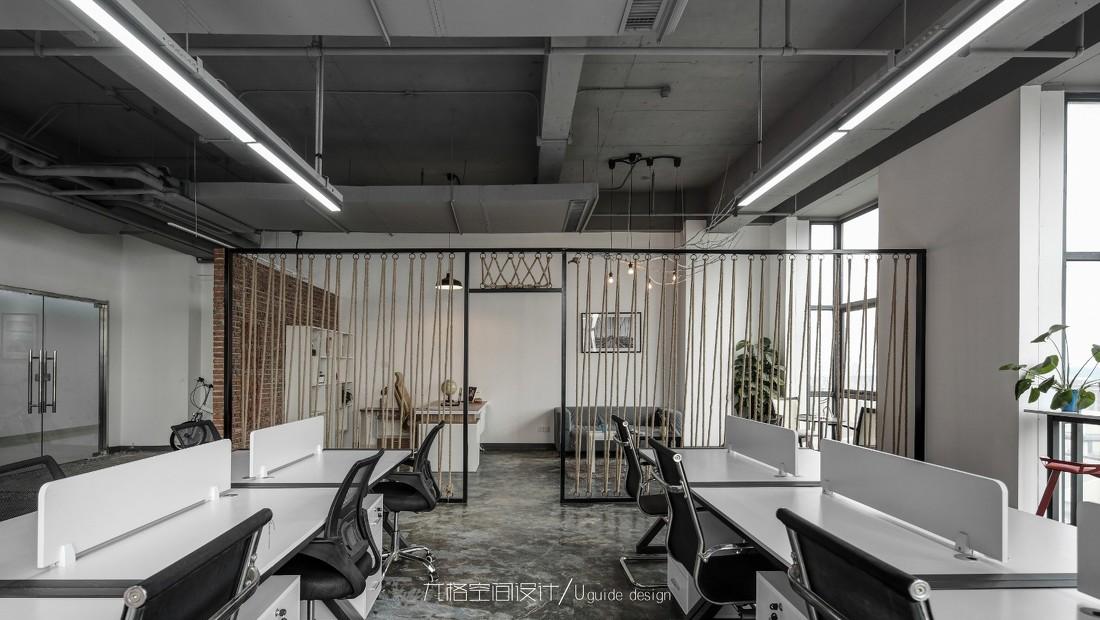 废旧元素打造简约实用办公空间-9