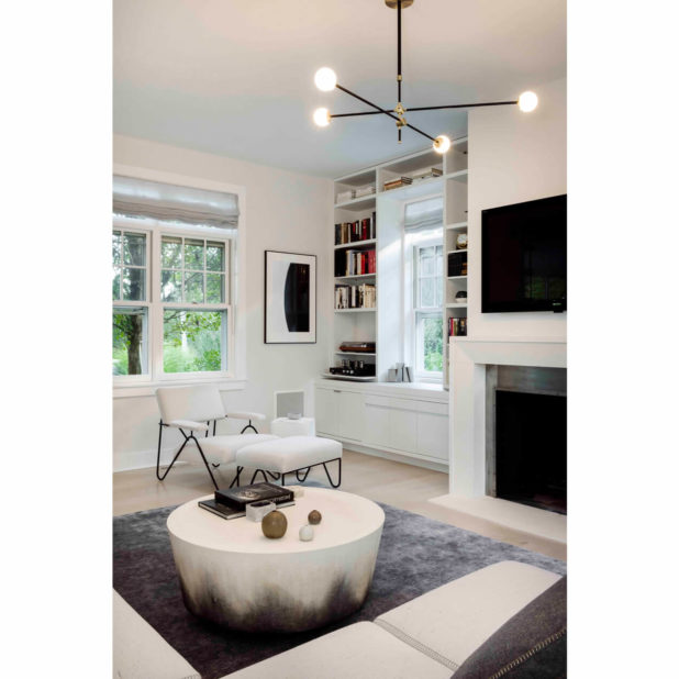 水磨坊住宅；水磨坊房屋

注：House常见可译为住宅房屋 ，可根据该词组上下文指代来选择，如果描述的是居住功能的建筑，住宅更为合适；如果仅强调一个建筑，房屋也是确切表达如果仅从原文出发最直白的翻译可以是水磨坊房屋 -12