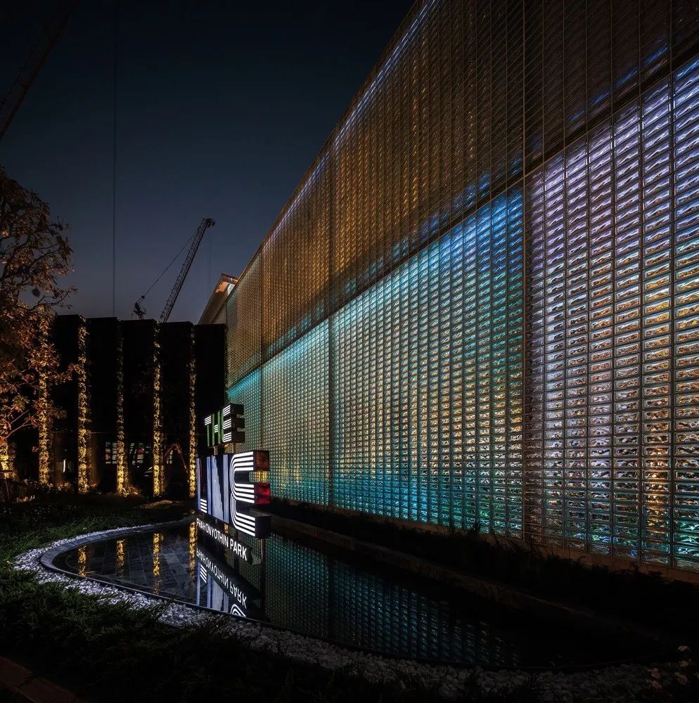 泰国玻璃打造的售楼中心-55