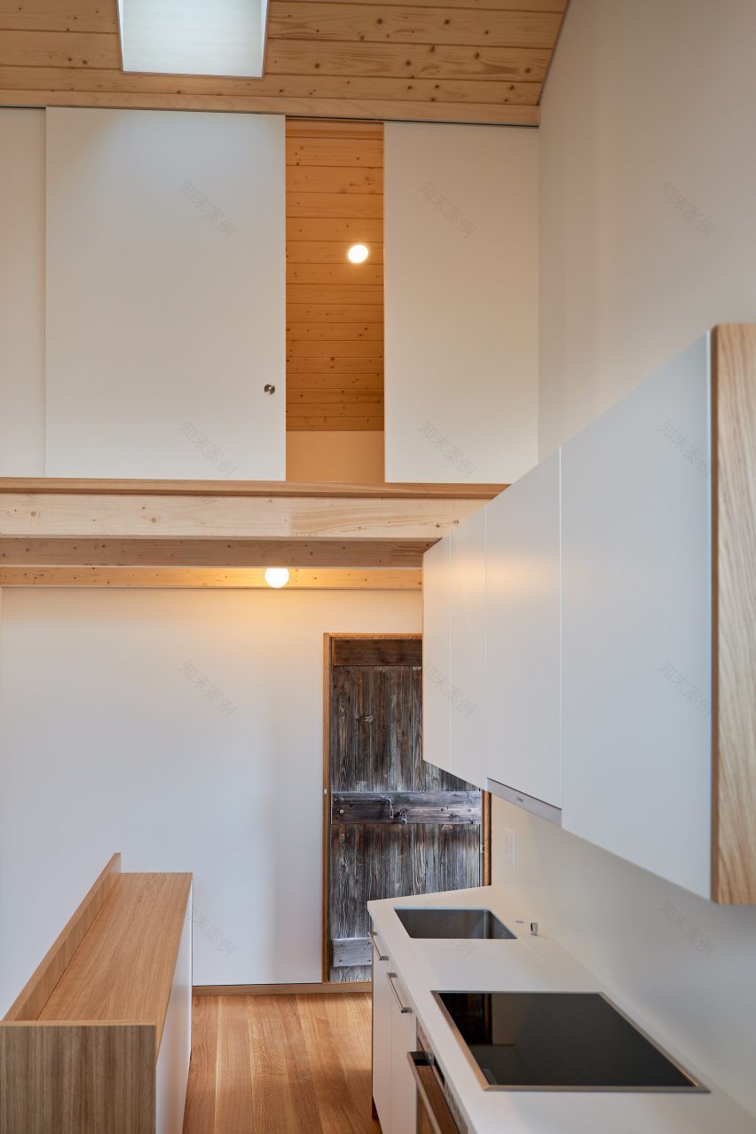 瑞士乡村小屋翻新丨Sassi 建筑事务所-17