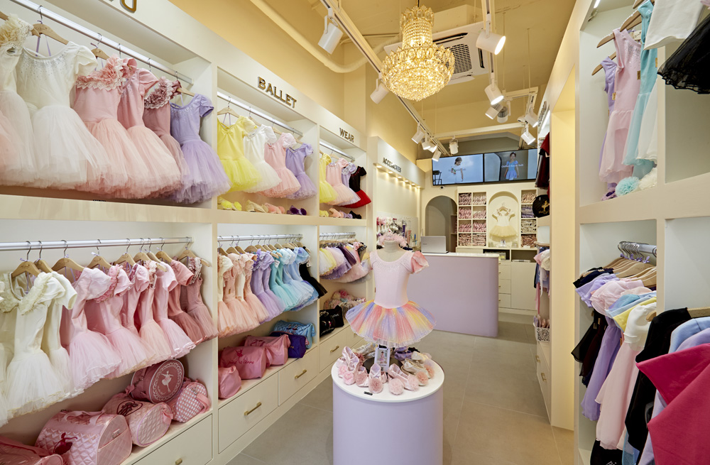 可爱六平米店铺，展现精致百货设计魅力-4