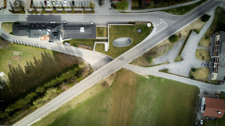 弗朗茨·克拉勒品牌南蒂罗尔地区奢侈品购物建筑设计-55