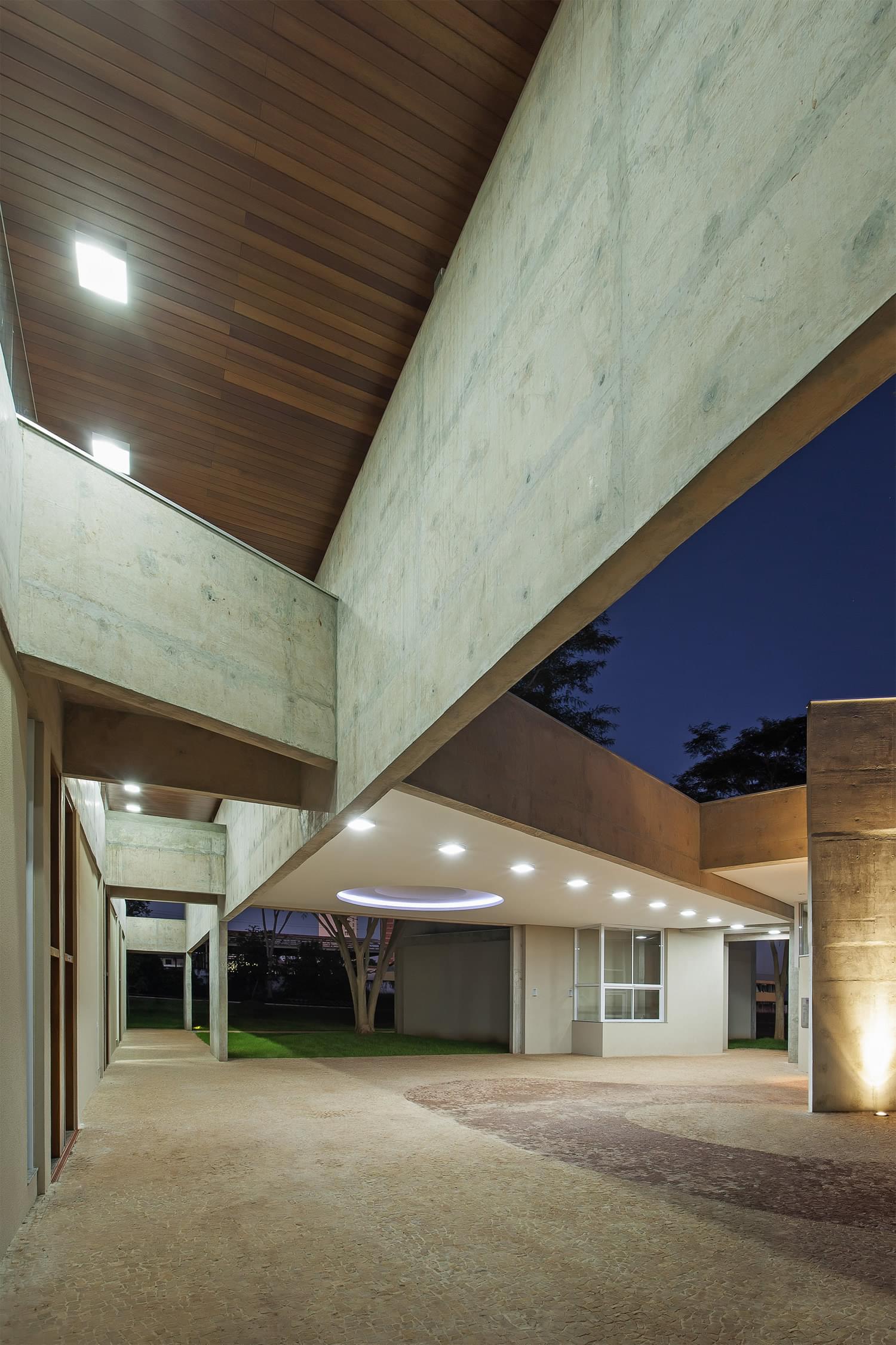 巴西 Campo Grande 高等法律学校建筑-8