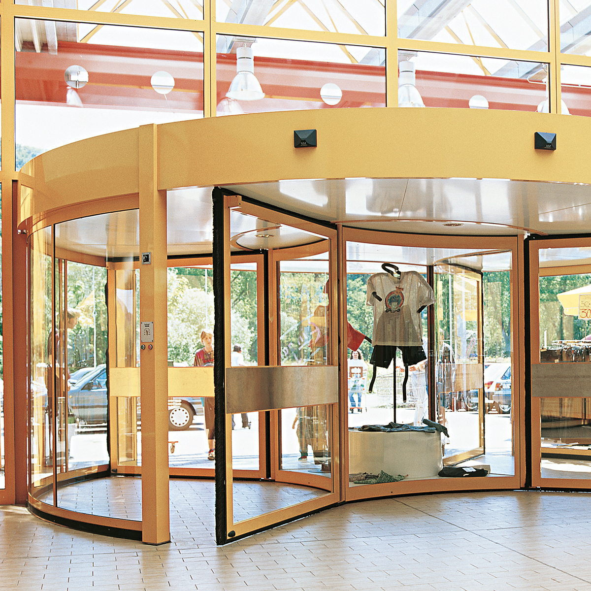 Revolving Doors: An Engineering Marvel for Efficient Design-4