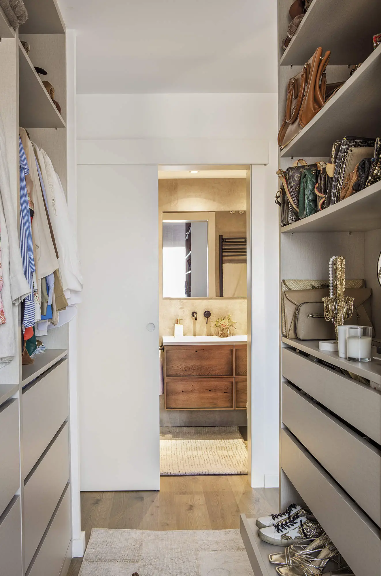 巴塞罗那 60m2 小户型翻新,设计师打造惊艳错层空间-11